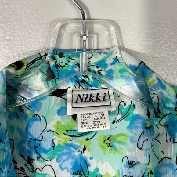Nikki Women's Plus Size Button Down Lightweight Blue Floral Casual Blouse 22W - Picture 3 of 4